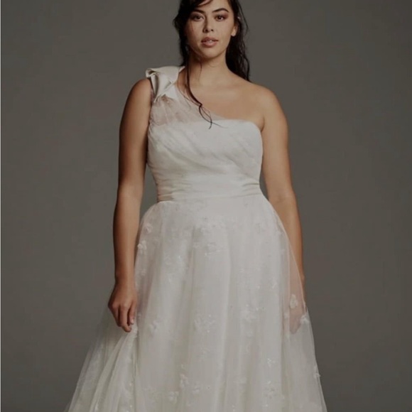 NWT Vera Wang Wedding dress -one shoulder sequin tulle - Picture 2 of 9